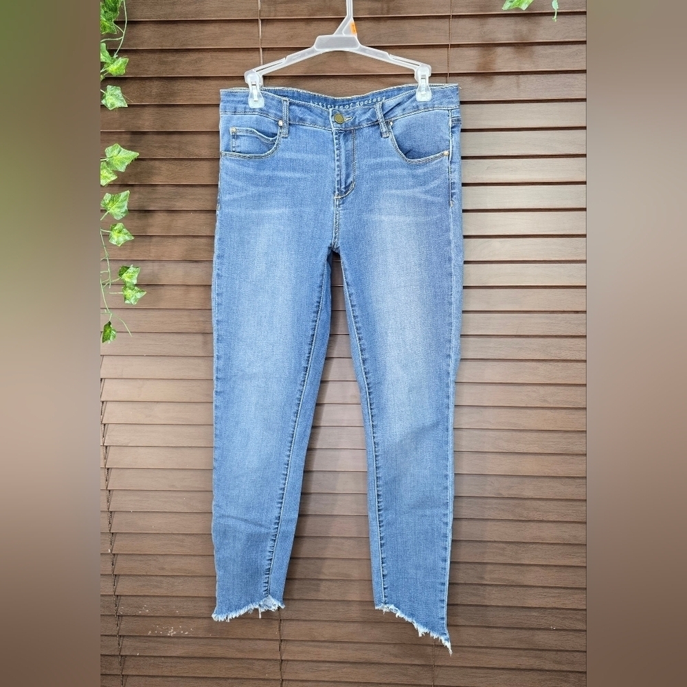 Articles Of Society Light Wash Skinny Raw Edge Slanted Hem Womens Jeans Size 29